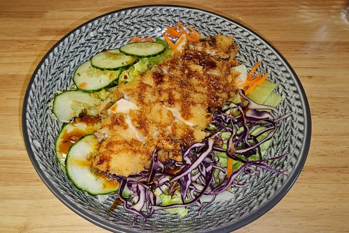 S8. Crispy Chicken Salad