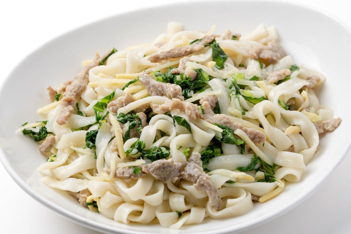 732. Pickled Mustard Green Fried Noodle (Pork) 雪筍肉絲炒麵