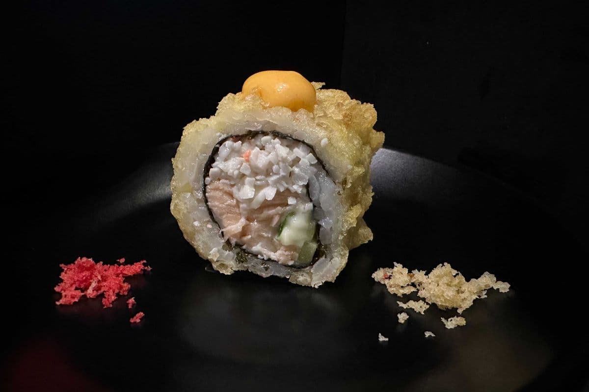 Spicy Deep-Fried Salmon and Crab Roll