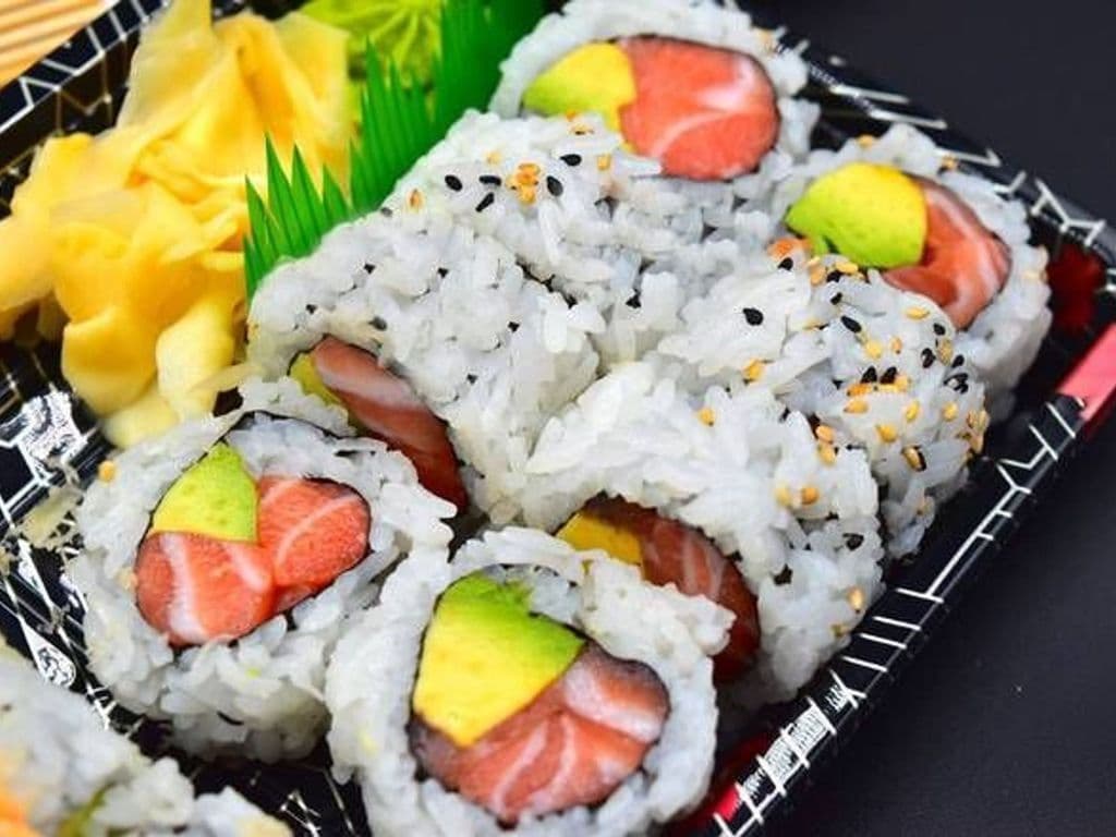 C13. Salmon Avocado Maki