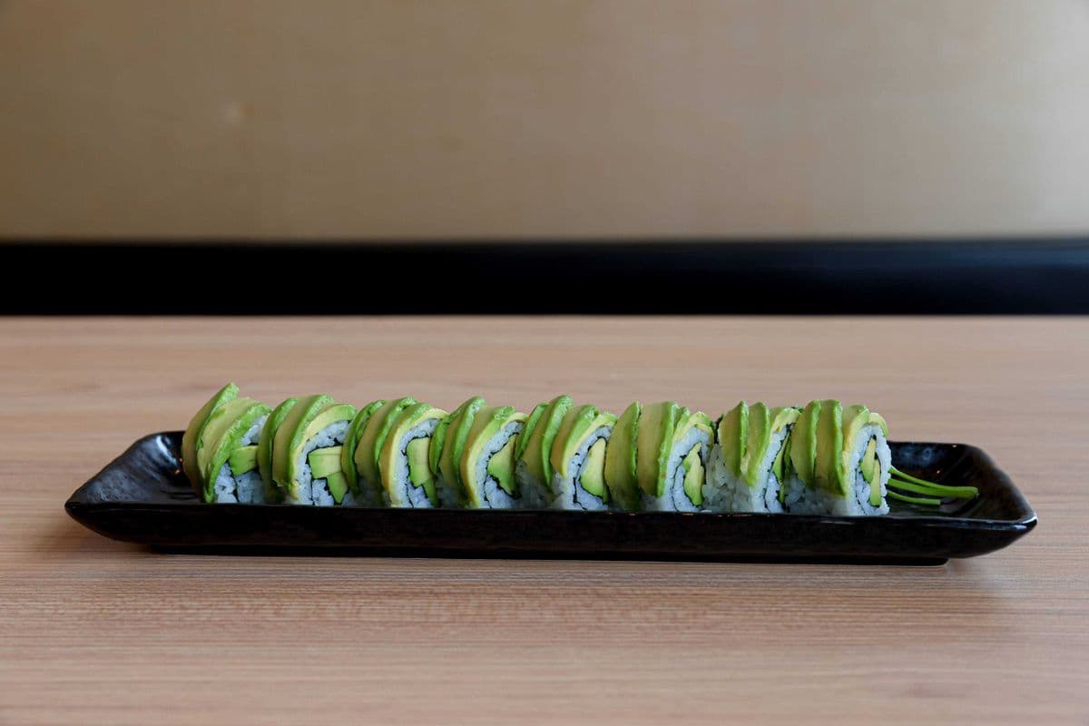 Avocado Roll (8 pcs)