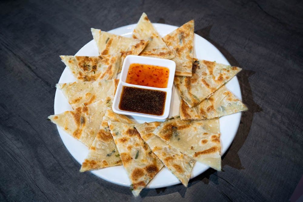 Pan Fried Chinese Green Onion Pancake / 美味蔥油餅