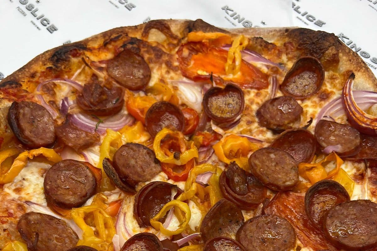 Medium Giovanni Specialties Pizza