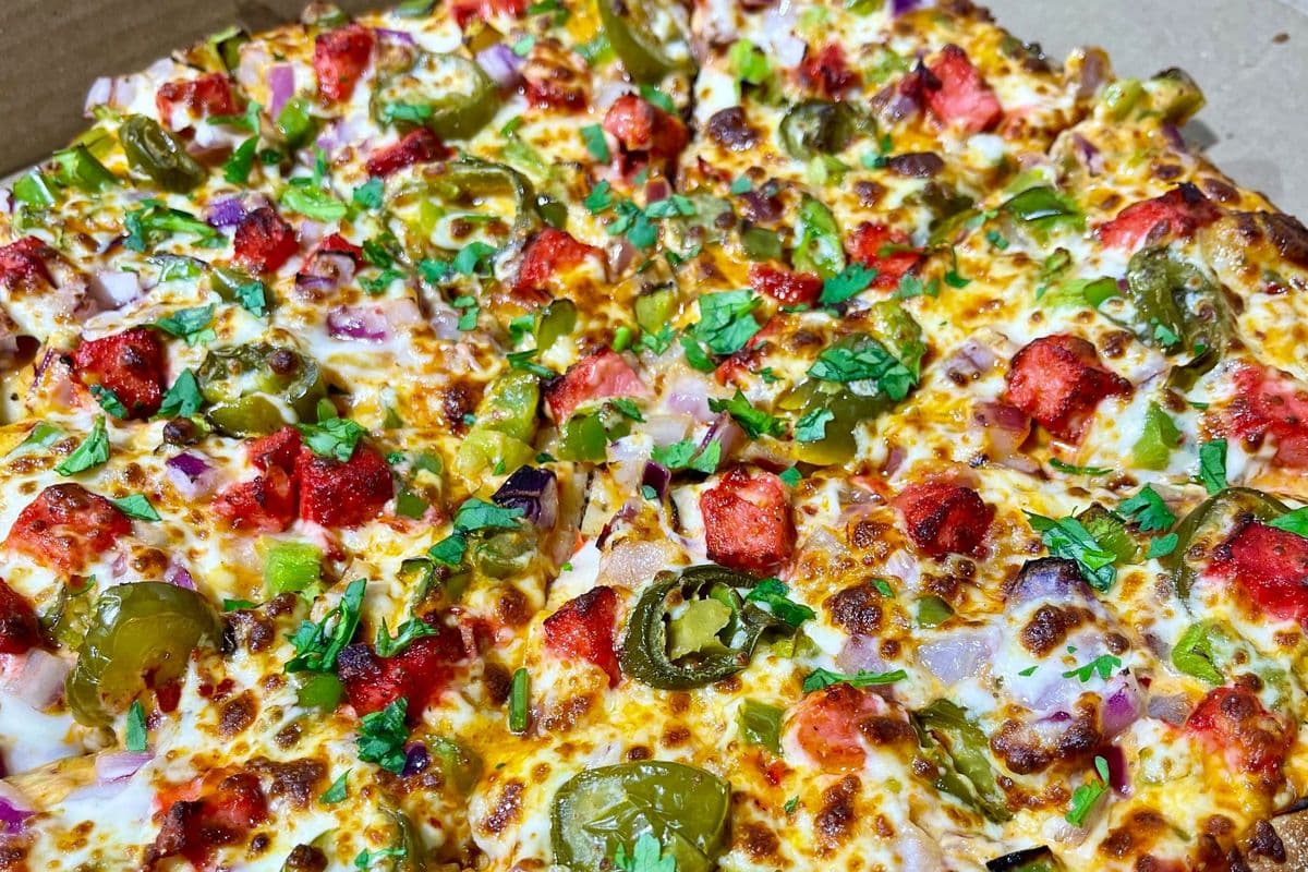 🆕 Spicy Sauga Chicken Pizza 🌶️