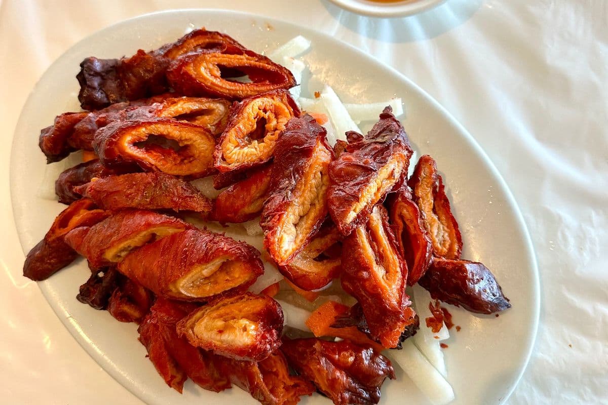 P6. Intestins de porc frits / Deep-Fried Pork Intestines