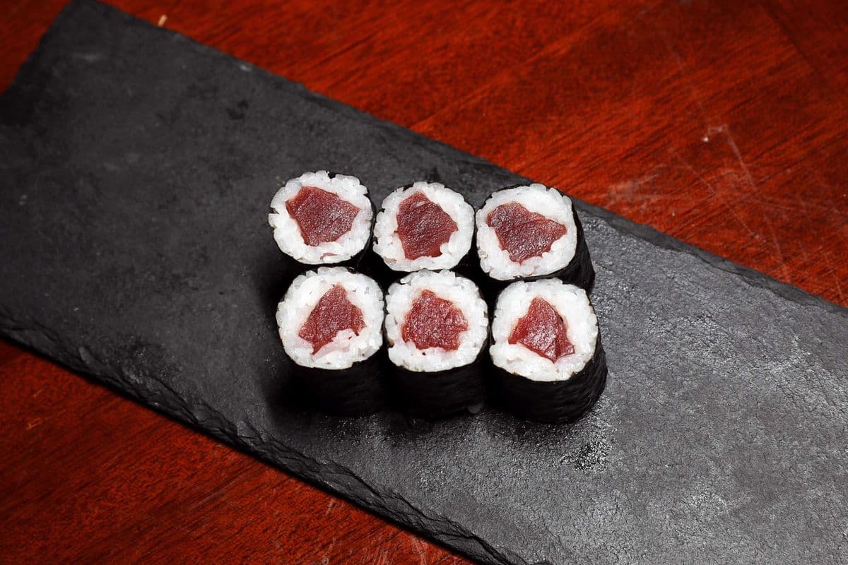 Tuna Roll (6 pcs)