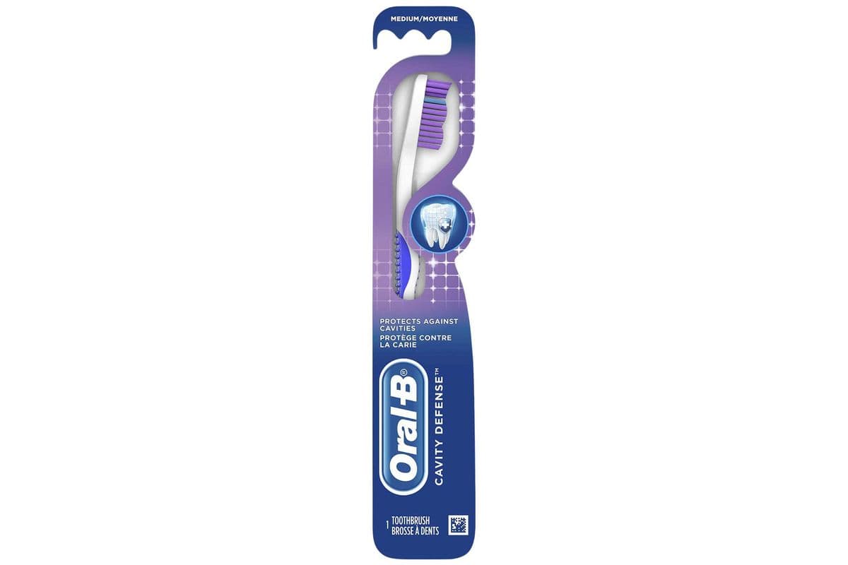 Medium Oral-B Cavity Defense Tooth Brush