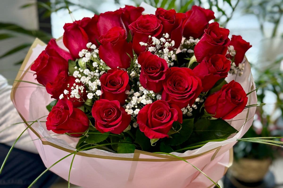 Crimson Elegance – Red Rose Bouquet