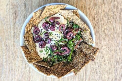 Hummus & Crackers