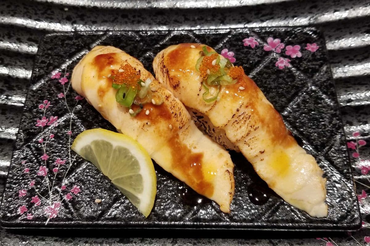 Salmon Aburi Sushi (1 pc)