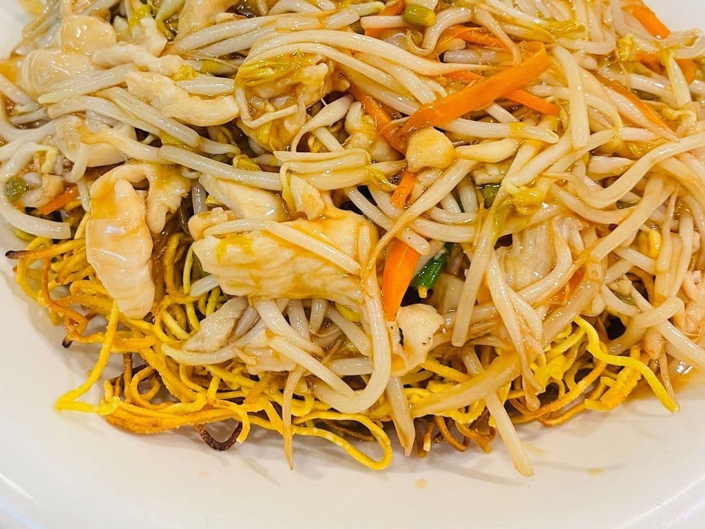 Chicken with crispy noodles 鸡丝两面黄