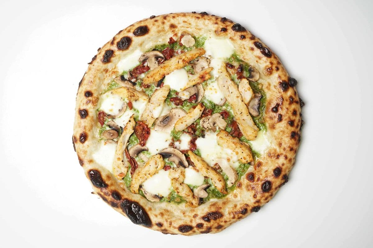 14" Pollo Pesto Pizza