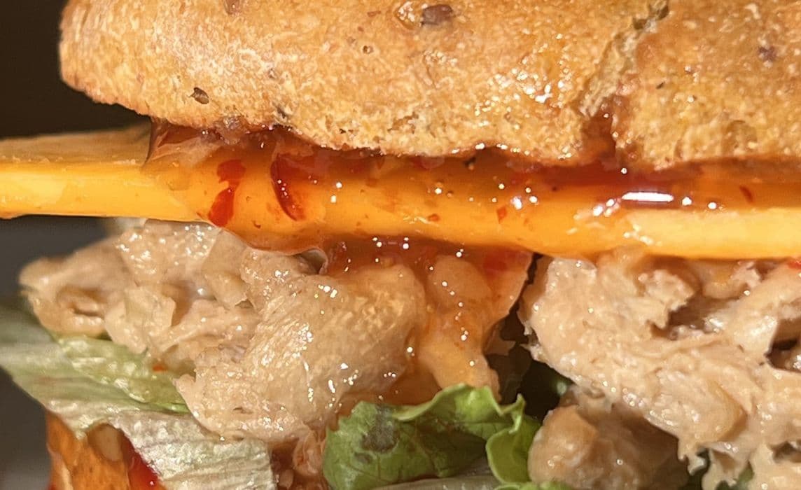 Sweet Chilli Spicy Pulled Chickun Burger (V)(GF)