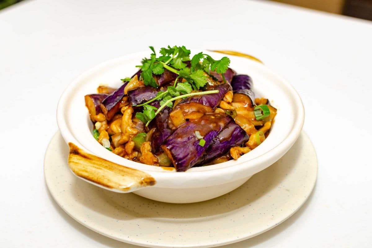055A Shredded Pork with Eggplant in Spicy Bean Sauce 漁香肉絲茄子煲