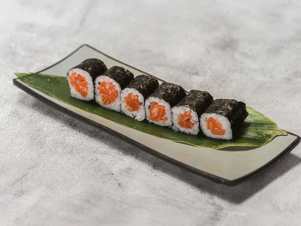 M01 Salmon Roll (6pcs)