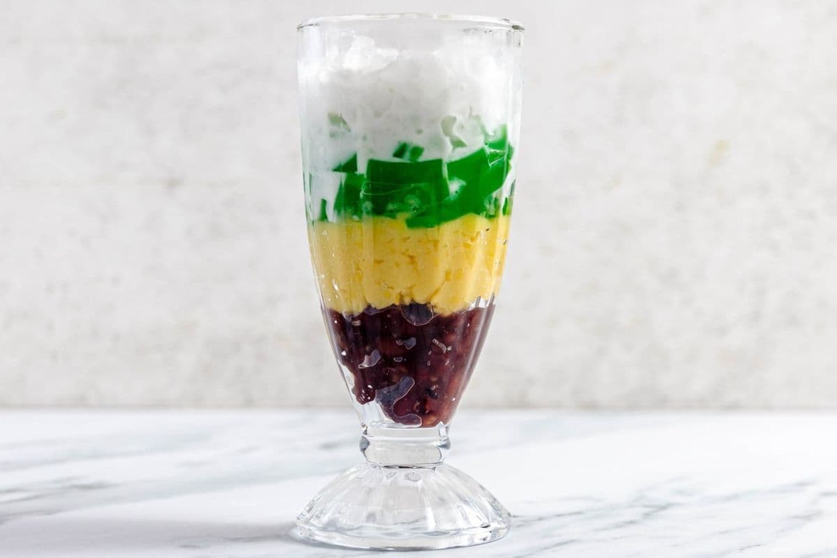 1. Three Kinds of Beans with Milk on Ice - Chè Ba Màu