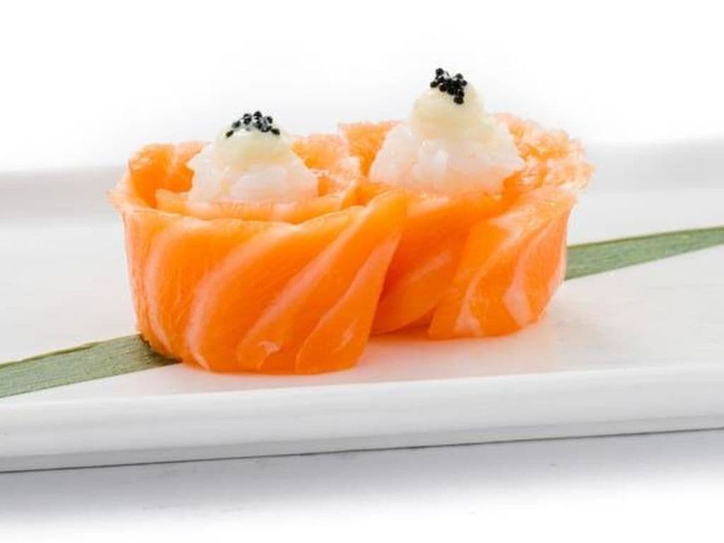 Salmon Rose Sushi (2 pcs)