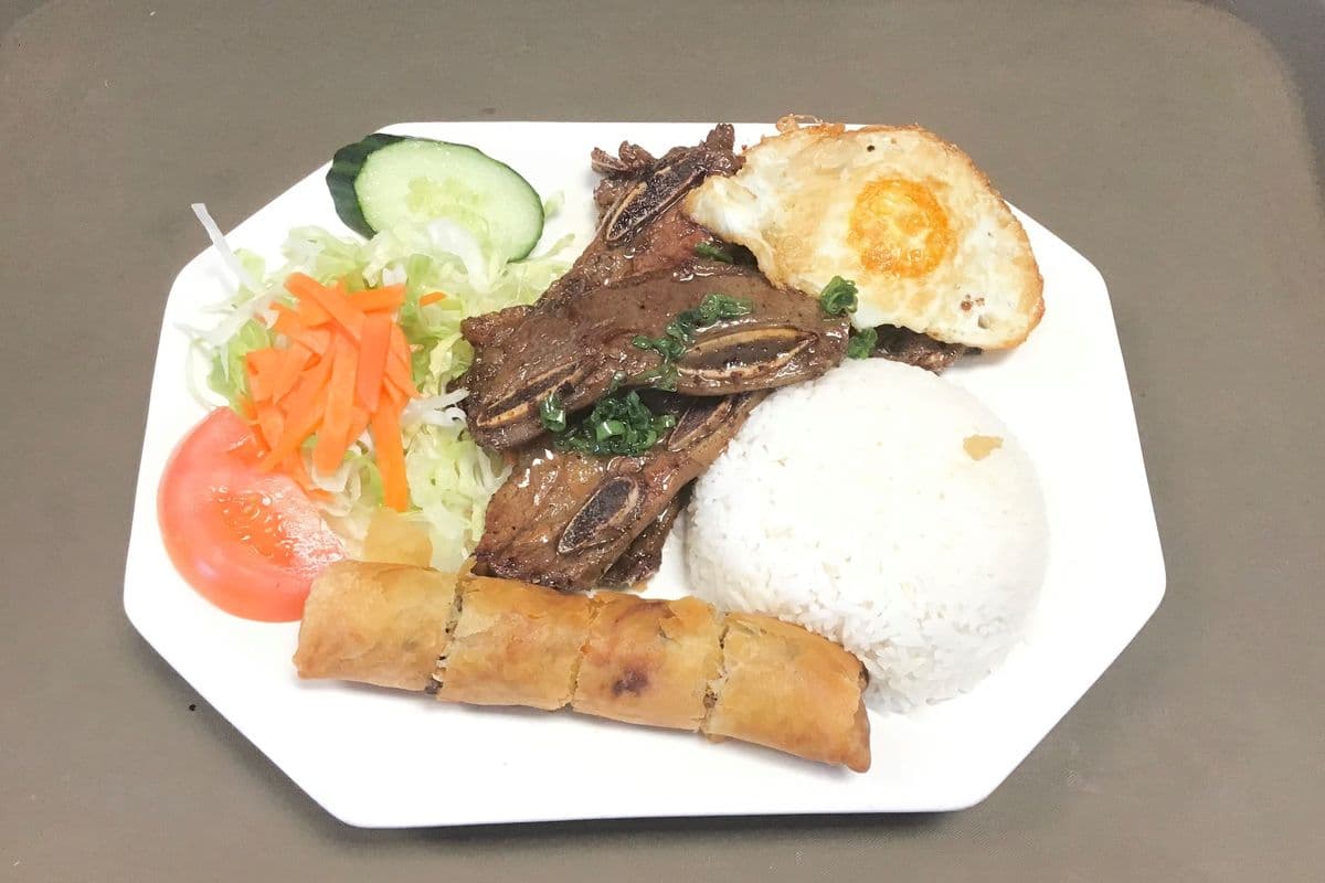CB5. Grilled Lemongrass Short Ribs, Spring Roll & Fried Egg with Steamed Rice / Cơm Sườn Bò Nướng Xả, Chả Giò & Trứng Op-La