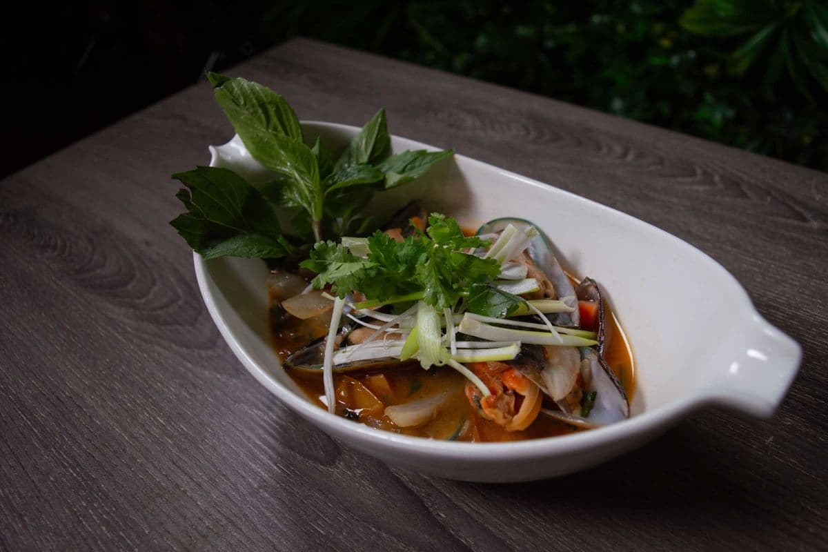 A12. Steamed Mussels in White Wine with Garlic, Onion, Lemongrass, and Basil (Chem Chep Hap)