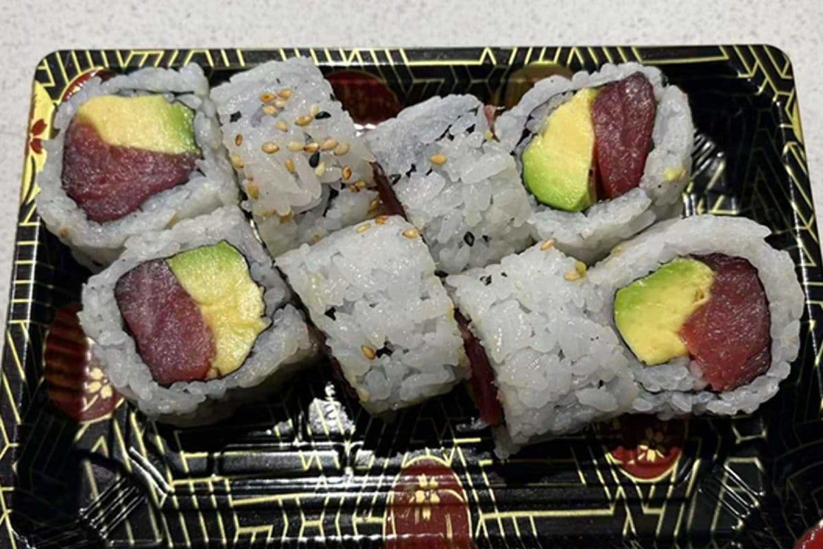 051 Red Tuna Avocado Roll (8 pcs)