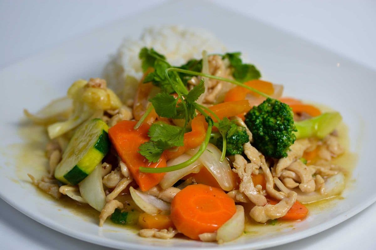 C6. Cơm Gà Xào, Rau Cải - Chicken Stir-Fry