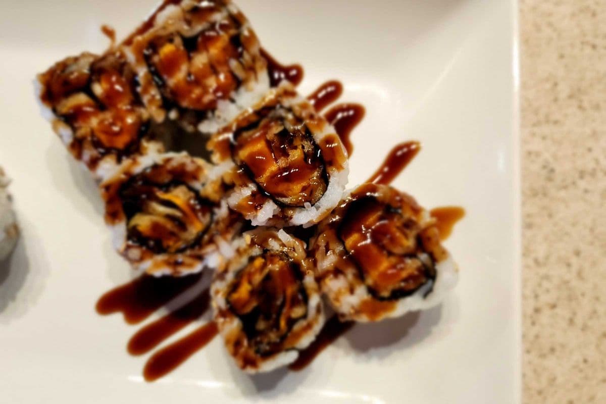 Sweet Yam Roll(on top unagi sauce)
