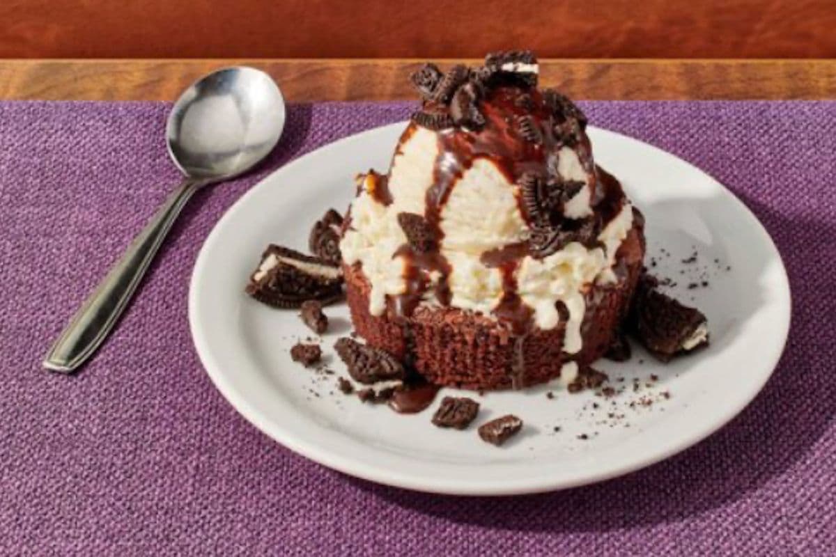 BROWNIE SUNDAE WITH OREO PIECES