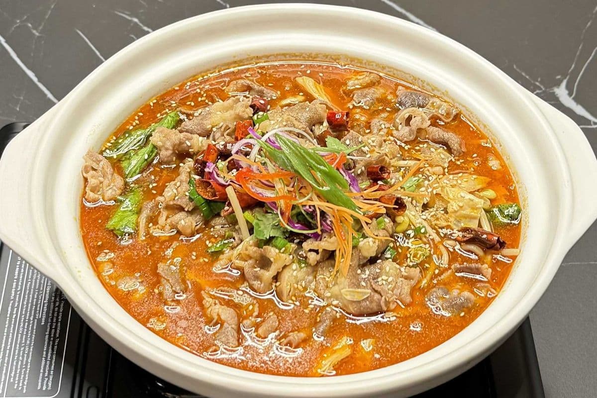 P12. Spicy Angus Beef Pot 麻辣安格斯肥牛煲