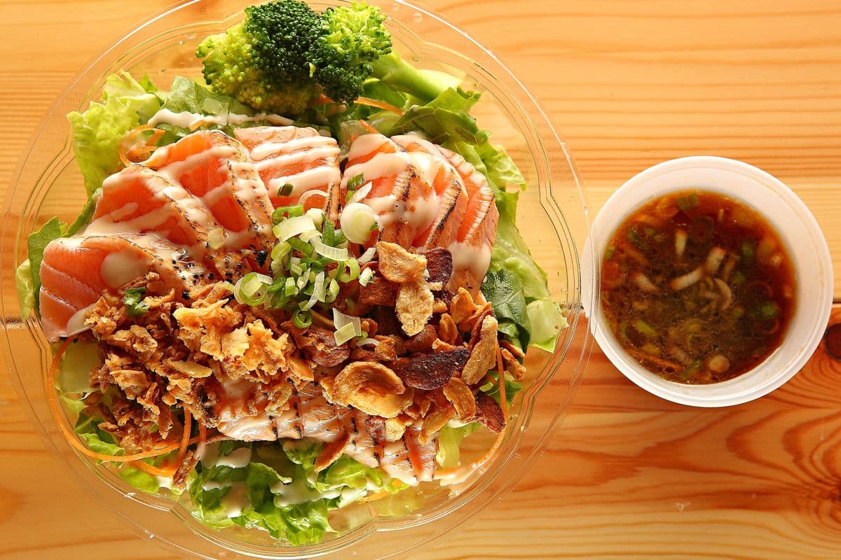 Salmon Tataki Salad