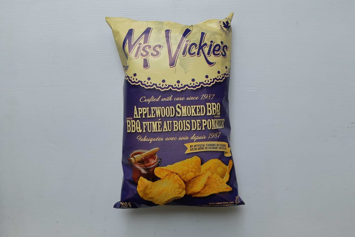 Miss Vickie's Applewood-Smoked BBQ Potato Chips (200 g)