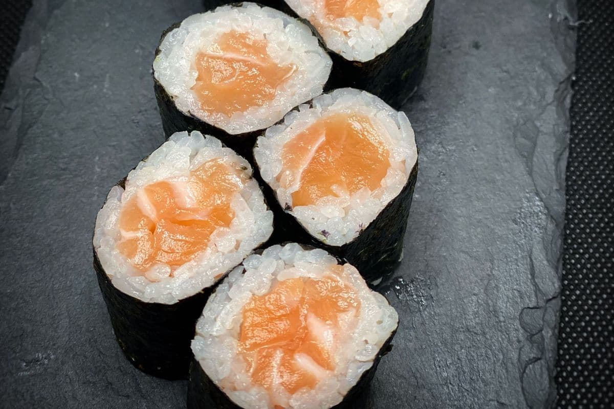 Shake Maki (6 pcs)