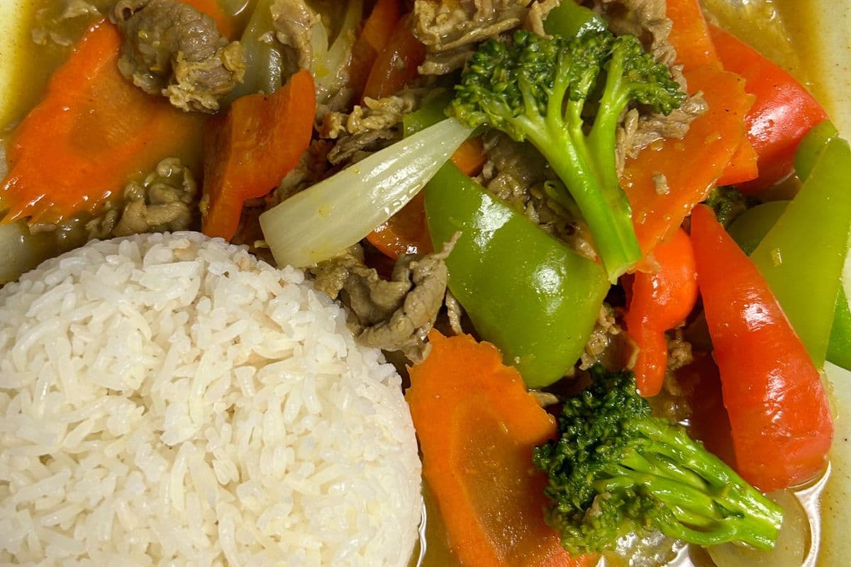 91A. Beef Stir-Fry with Curry Sauce Served with Rice