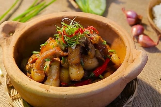 19. Vietnamese Braised Fish or Pork - Cá Bông Lau / Thịt Kho Tộ