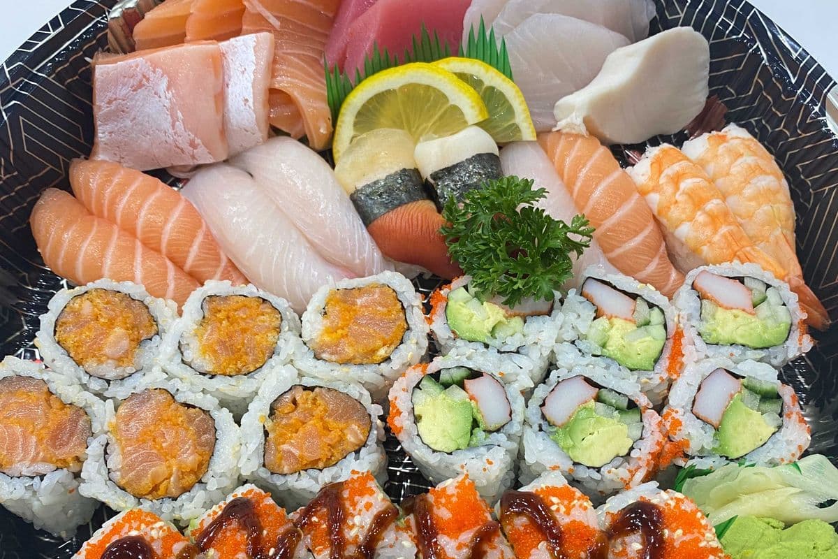 Assorted Sashimi-Sushi-Roll (40 Pieces)
