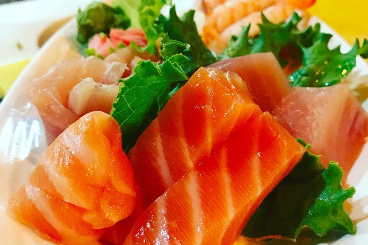 144. Assorted Sashimi (12 pcs)