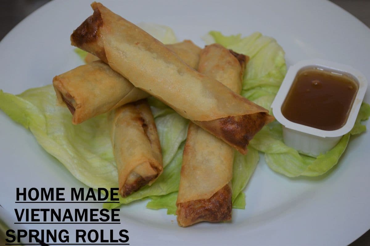 Homemade Vietnamese Spring Rolls (4 pcs)