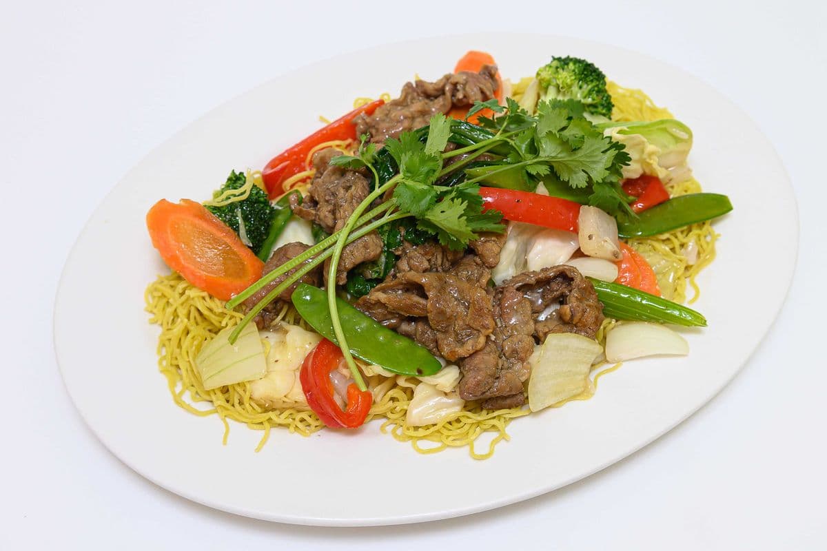 91. Stir Fried Beef and Vegetables on Steamed Egg Noodle