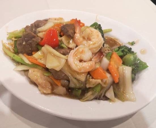 23e. Nouilles frites chow-mein cantonaise toutes garnies (boeuf, poulet et crevette) / 广东面