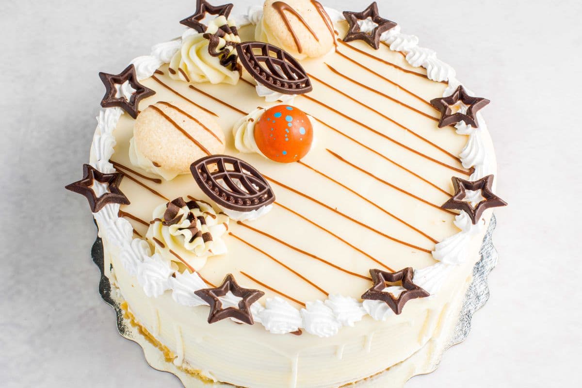 Vanilla 7" Cake *Eggless*