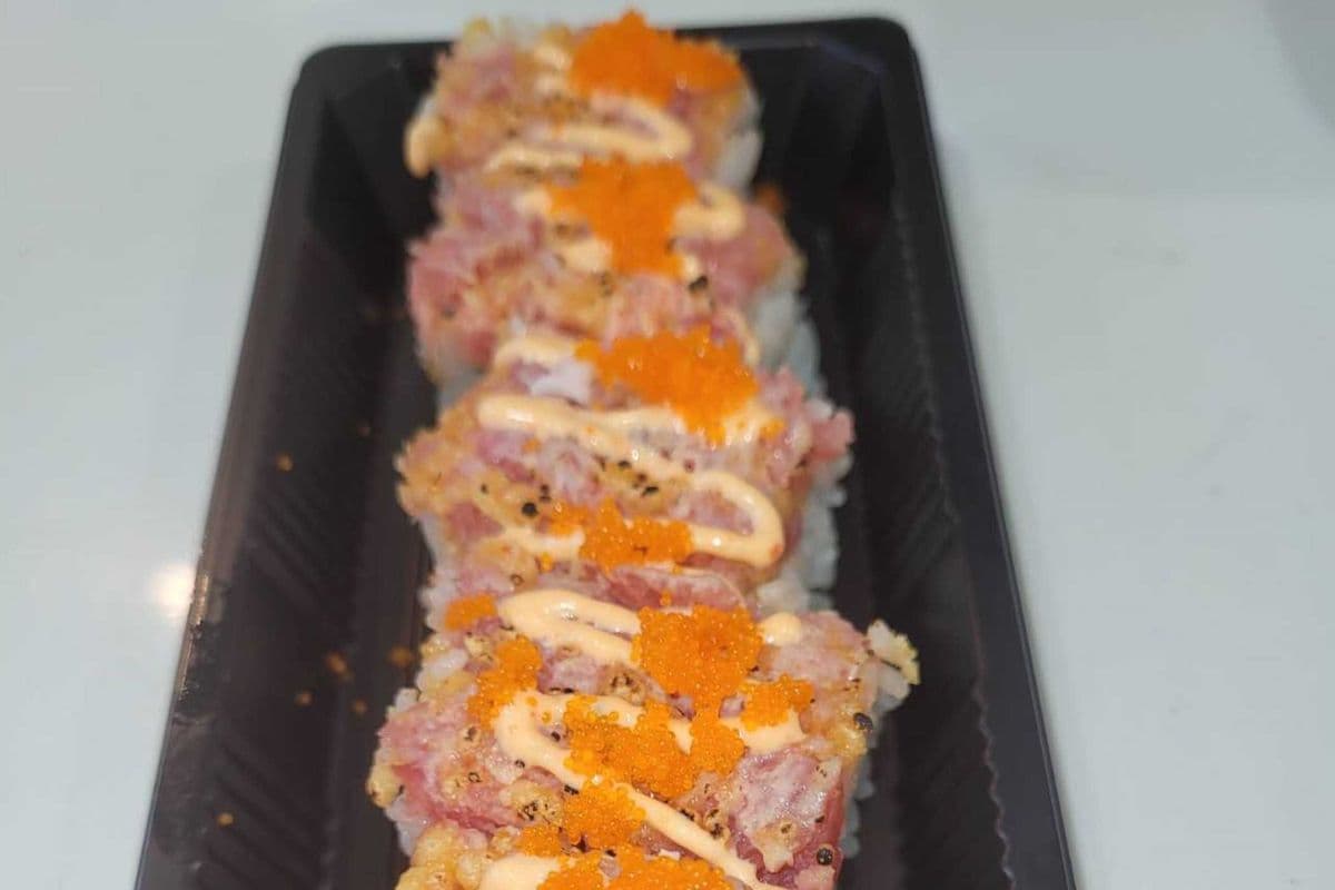 D6. Torched Crispy spicy salmon box 6pcs