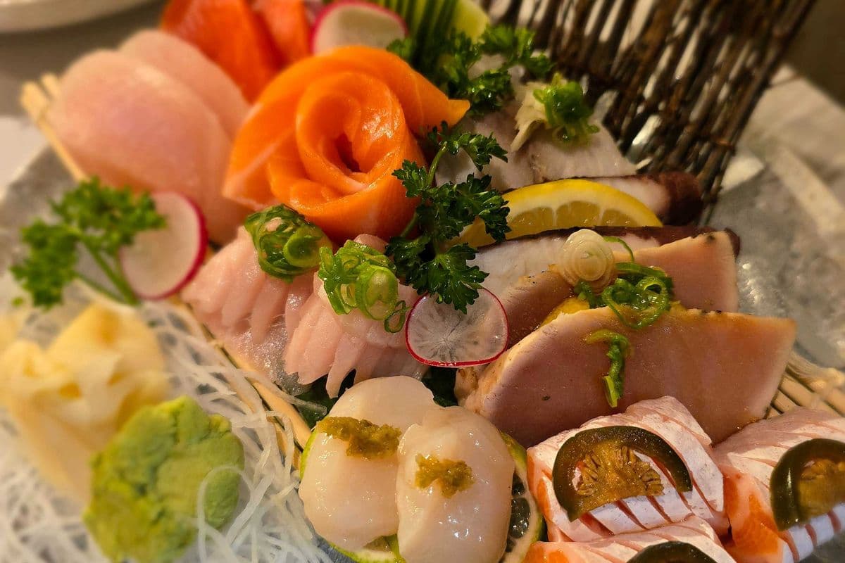 Assorted Sashimi (15 Pcs)