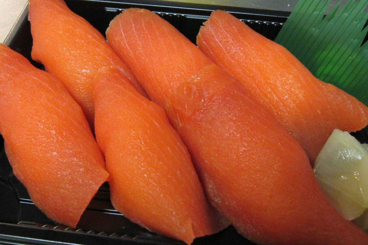 Smoked Salmon Nigiri (6 Pcs)