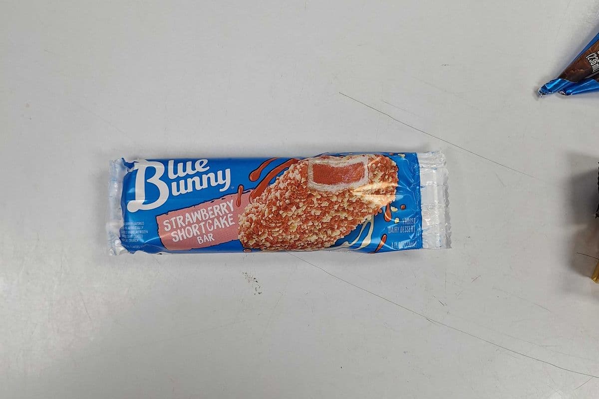 Strawberry Short Cake Ice Cream Bar ( 118 ml ) - $ 4.95