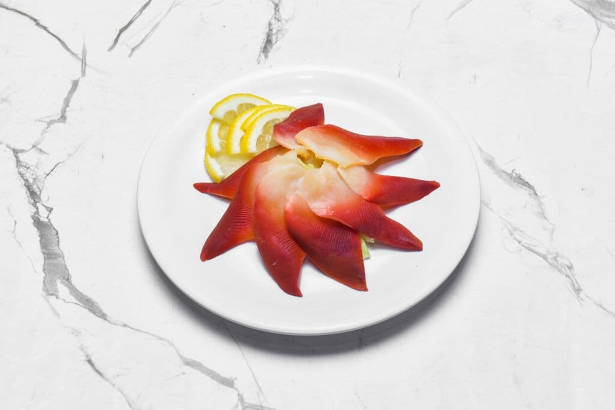 F3. Surf Clam Sashimi (6 Pcs)