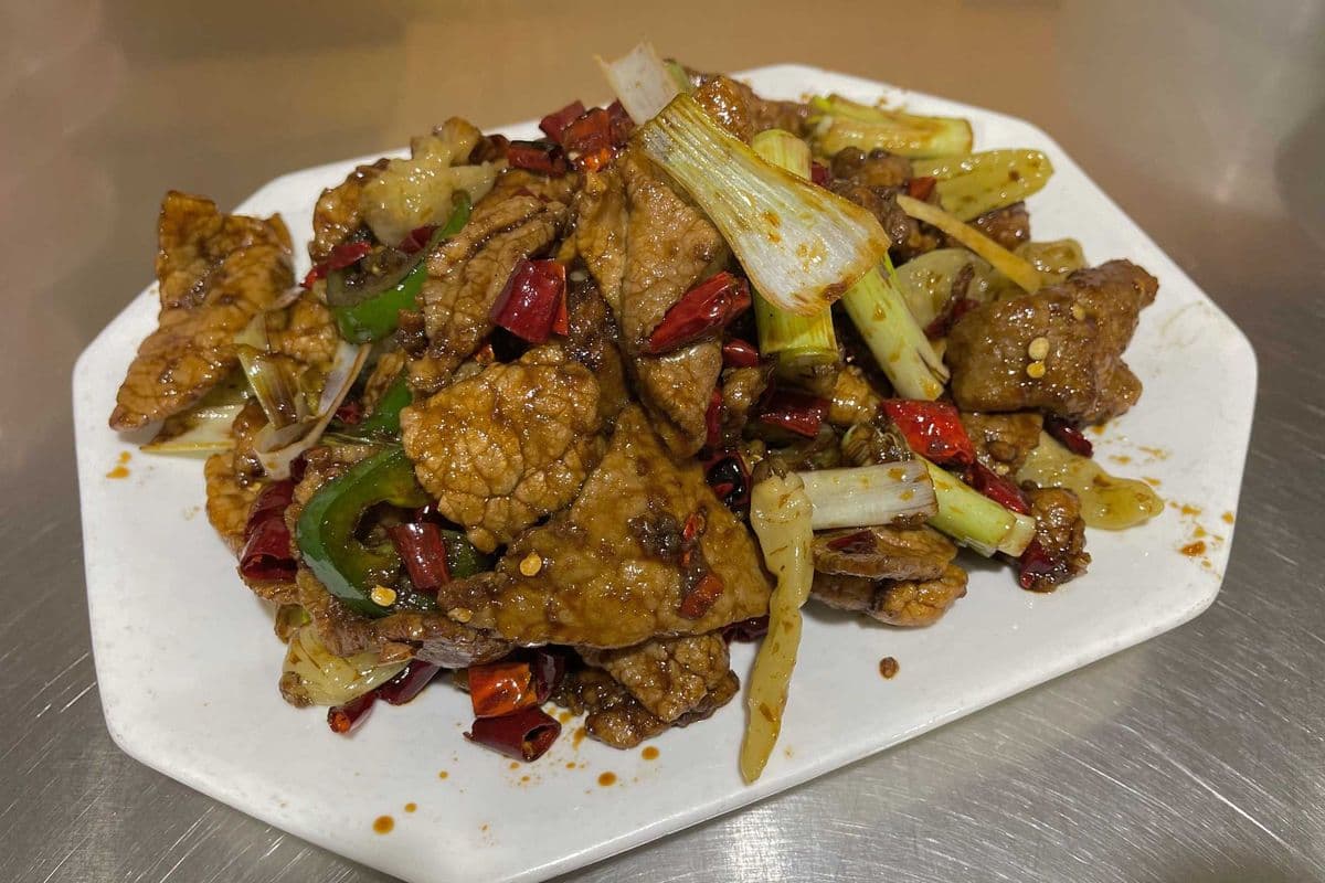 T12. Sauteed Beef with Wild Chilli Peppers (野生椒牛肉)