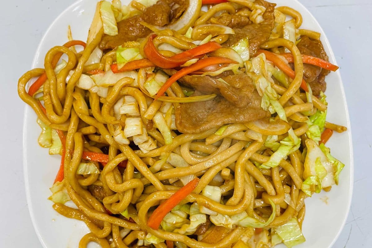 Shanghai Thick Noodles with Beef 牛肉上海面