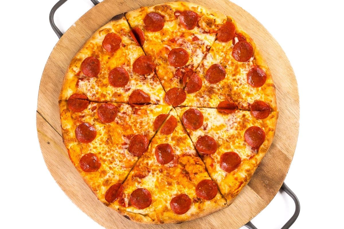 16" X-Large Pepperoni and Cheese Pizza (340 Cals)