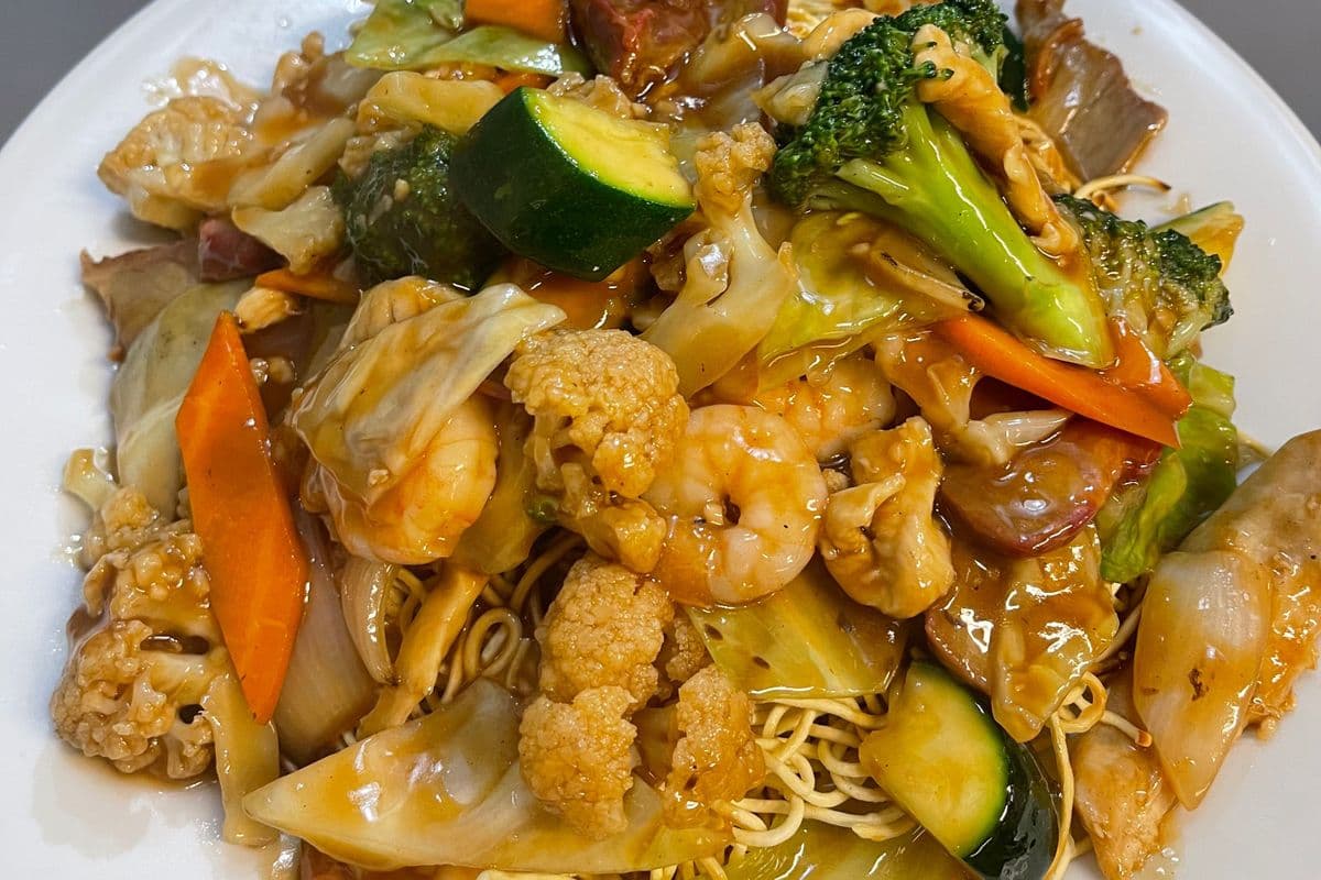 N8. Pan Fried Cantonese Style Chow Mein