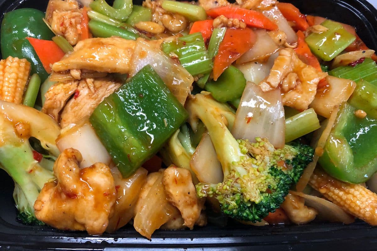 51. Szechuan Spicy Chicken with Vegetable 四川鸡杂菜