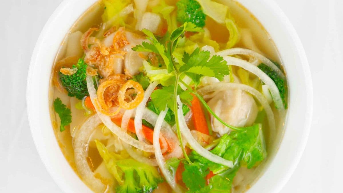 35b. WONTON SOUP BOWL